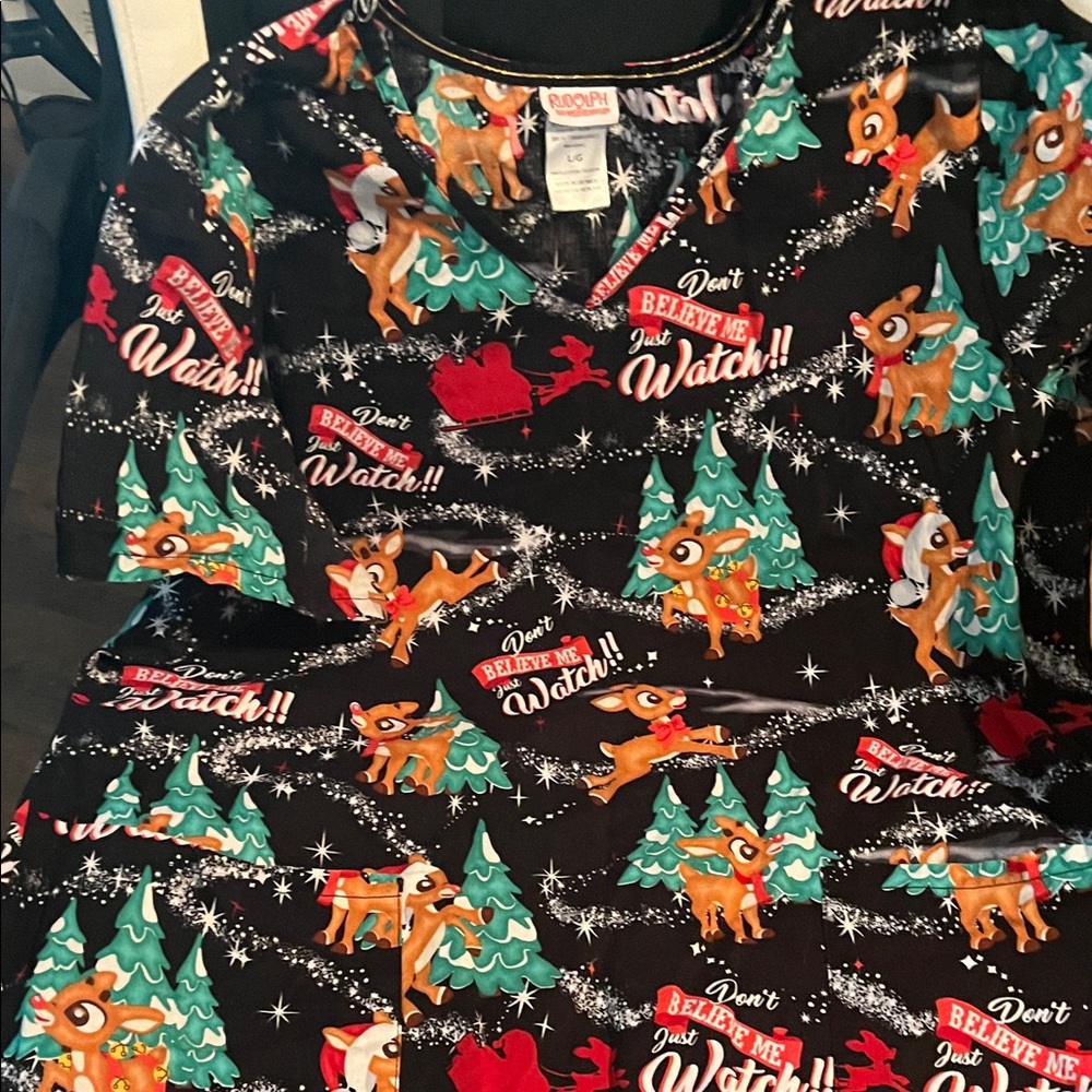 Christmas Themed Scrub Top with Reindeer and Trees size large